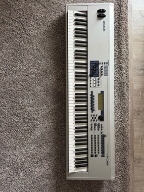 Yamaha Silver 80 Key Synthesizer Keyboard